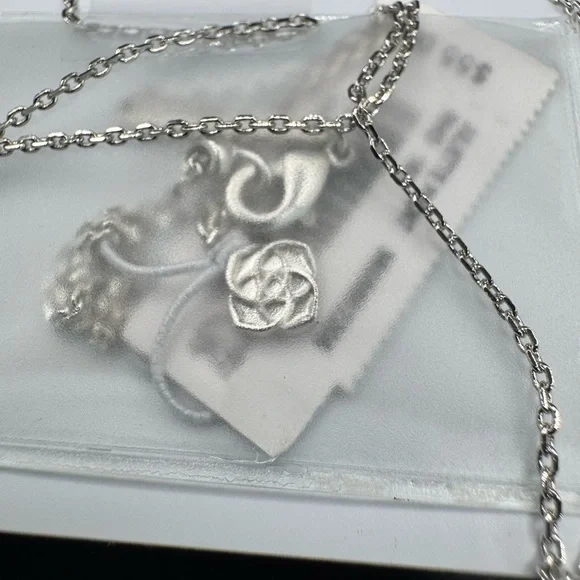 Kendra Scott Juliette Silver Pendant Necklace in White Clear Cubic Zirconia 19” - Picture 6 of 7